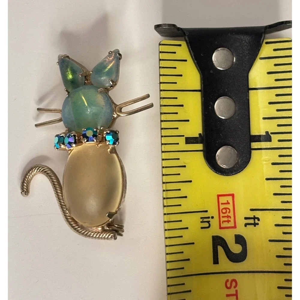 1960s Gold Tone Whimsical Cat Brooch Jelly Belly Glass Rhinestone Collar Pin